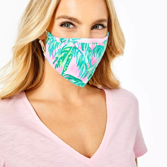 Lilly Pulitzer Chilly Lilly On The Go Mask & Pouch Set - Picture 3 of 5